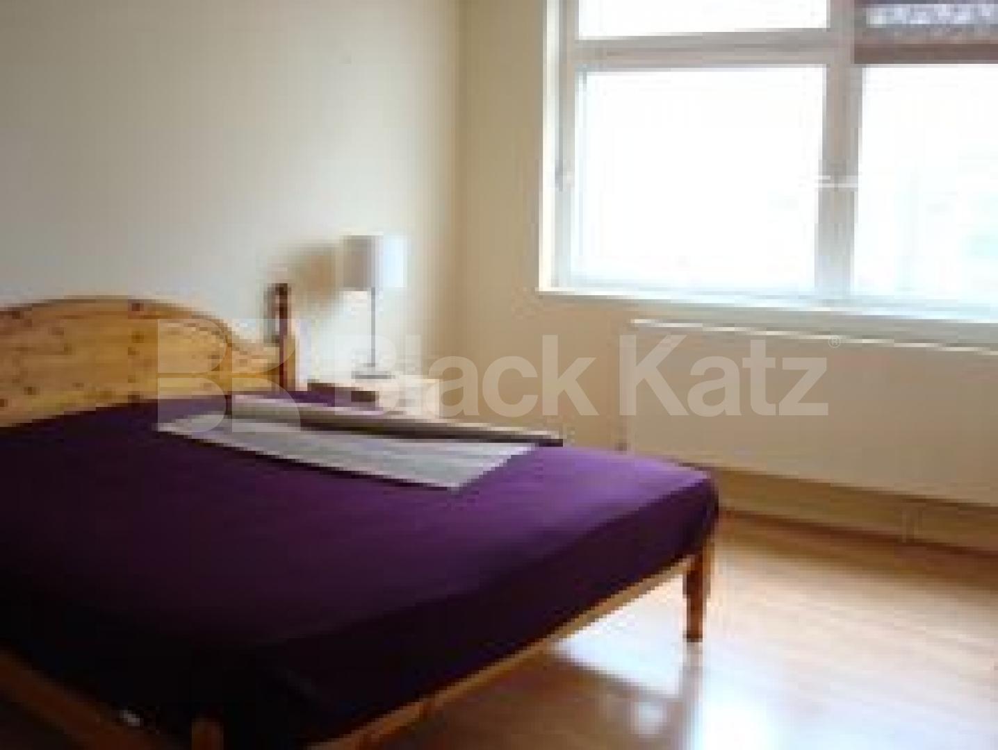 			MINUTES TO HYDE PARK!, 3 Bedroom, 1 bath, 1 reception Flat			 Moscow Road, QUEENSWAY